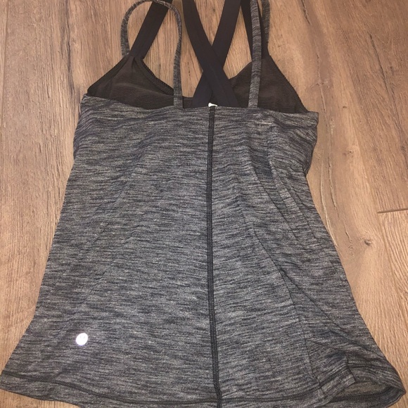 Lululemon tank size 6 - Picture 2 of 3